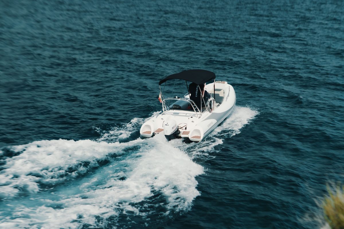 Sécurité à bord : les équipements obligatoires sur un bateau de plaisance